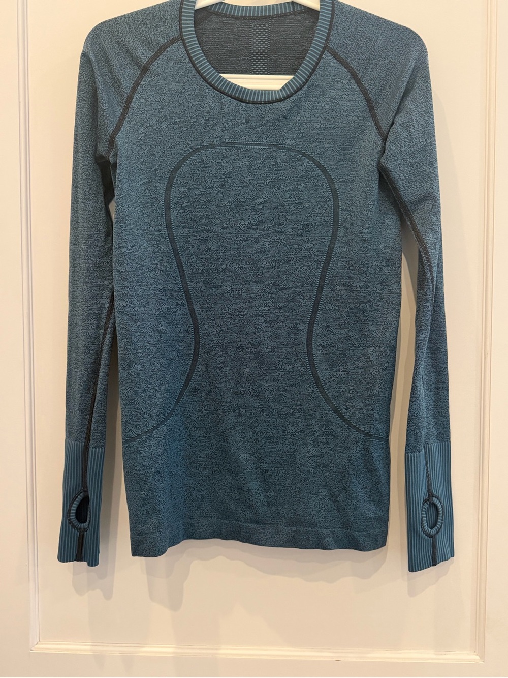 Rare Lululemon swiftly tech desert teal/black long sleeve running shirt, Size 4
